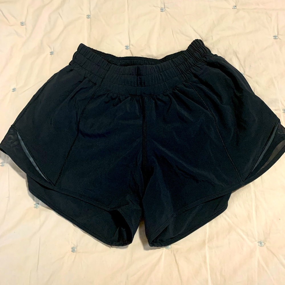 Lululemon hotty hot shorts size 4 with 4” inseam